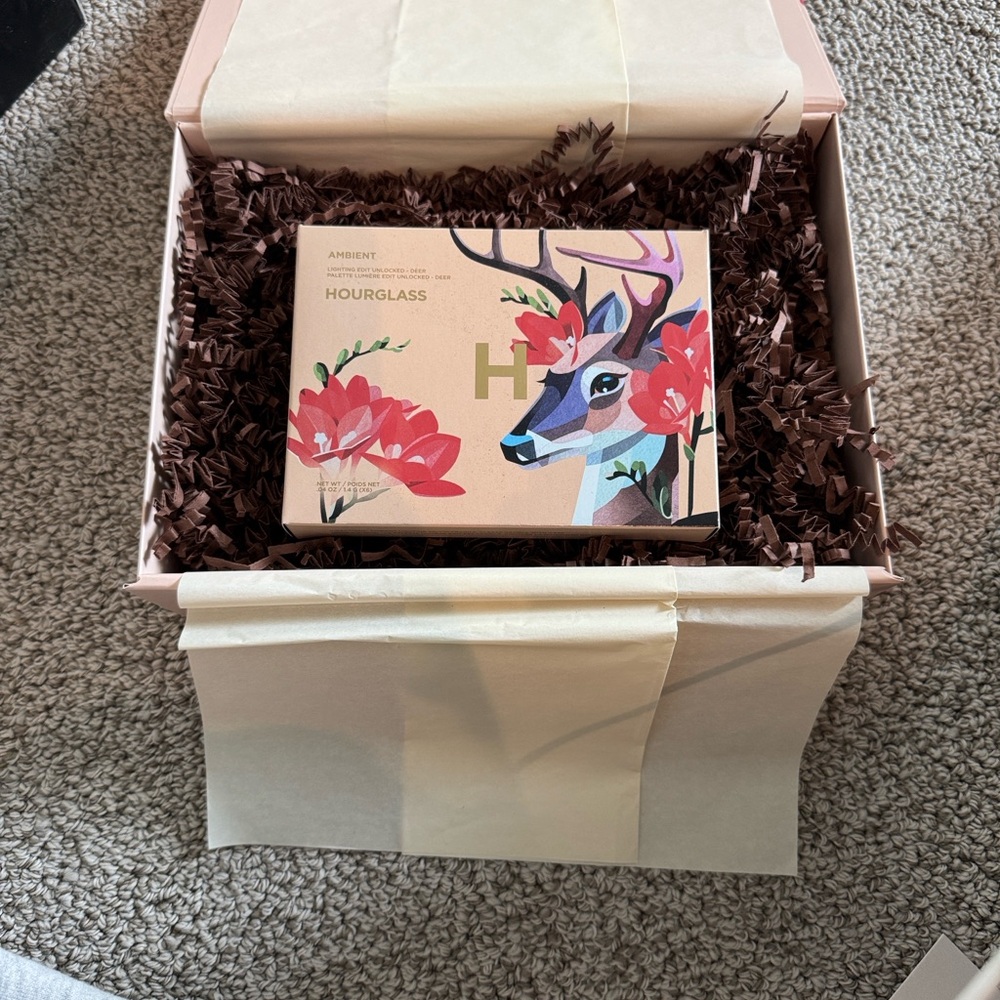 New in box Hourglass Ambient Lighting Palette - Deer - Picture 2 of 3